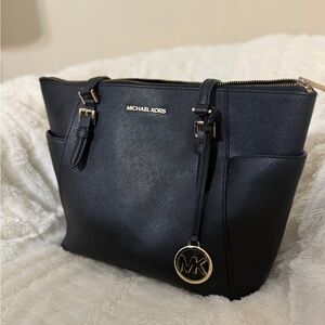 🖤 Michael Kors Black Saffiano Leather Tote – Gold Hardware
